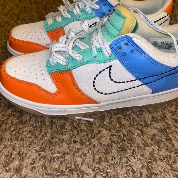 Nike Dunk Low - Picture 7 of 8